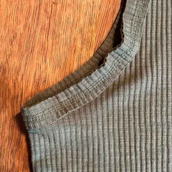 BNWOT Zenana green ribbed tank top - Picture 4 of 14